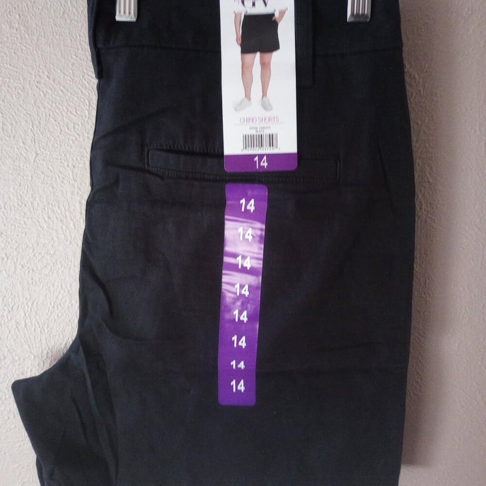 Gloria Vanderbilt Women's Size 14 Black Chino Shorts NWT - Picture 2 of 4